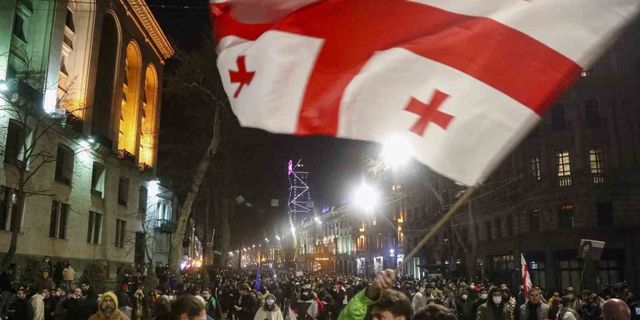 Gürcistan’da tartışmalı Yabancı Ajan Yasası geri çekildi