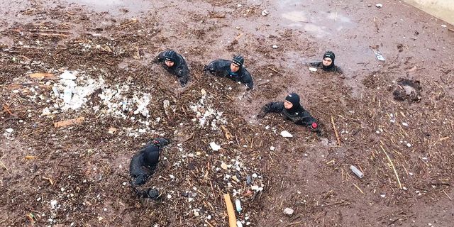 Selde kaybolan hamile kadını ve kızını arama çalışmaları sürüyor