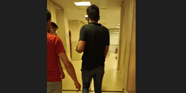 İnegöl’de elektrik çarpması, parmakları patladı