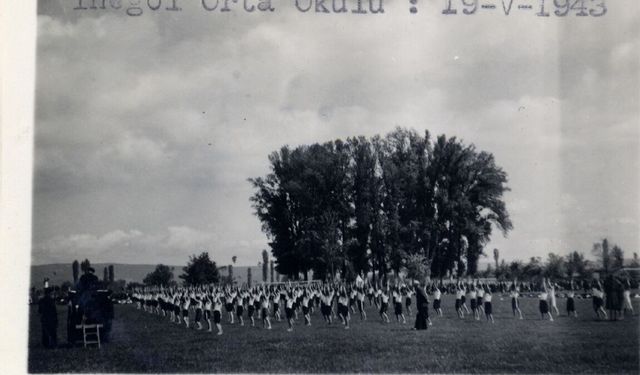 İnegöl Ortaokulu Bayram Etkinliğinde | Maziden Bir Kare