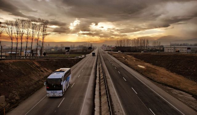Hasret Kokan İnegöl Yolları | Maziden Bir Kare