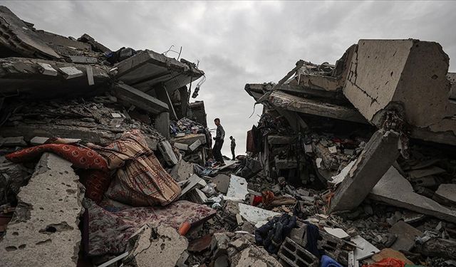 İsrail Gazze'de yardım tırlarını bekleyen Filistinlilere saldırdı! Çok sayıda ölü ve yaralı var