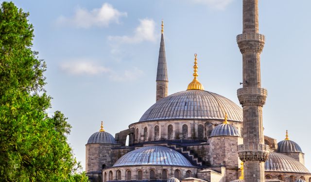 Cuma Namazını Kılmazsak Ne Olur? Bu Namazın Dini Hükmü Nedir?
