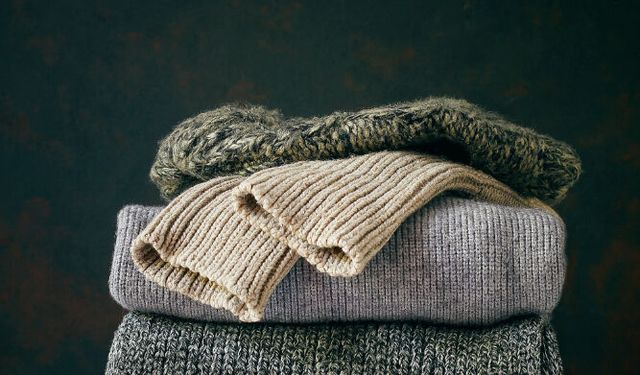 Kışın Nasıl Giyinirsek Üşümeyiz? Yazın Açık Renk Giysiler Neden Tercih Ediliyor?