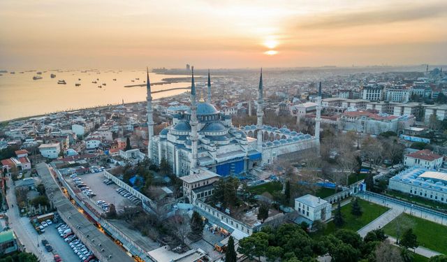 Cuma Namazı Kılmayan Dinden Çıkar mı?