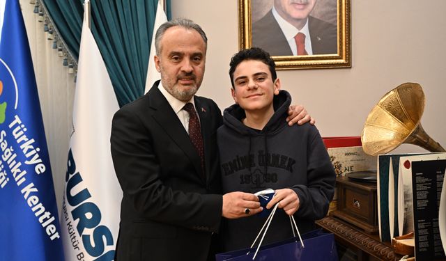 Türkiye’nin en genç satranç ustası Başkan Aktaş'ı ziyaret etti
