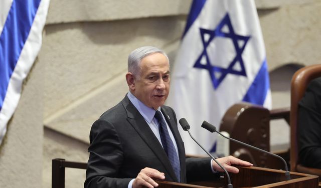 İsrail'de Binlerce Kişi Netanyahu'ya İstifa Çağrısı Yaparak Esirlerin Geri Getirilmesini Talep Etti
