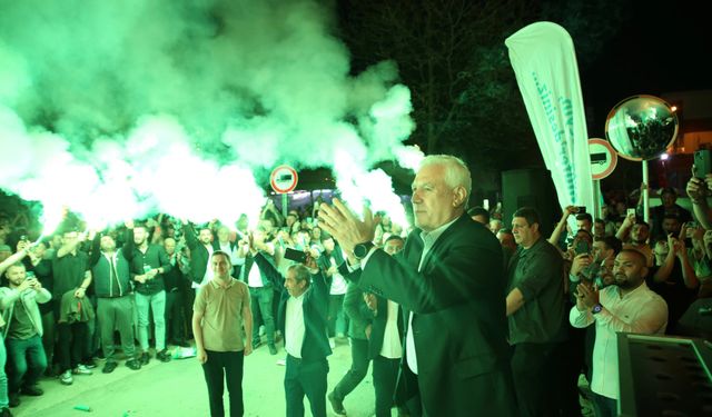 Büyükşehir Belediye Başkanı Mustafa Bozbey, Bursaspor maçı biletlerinin tamamını satın aldı