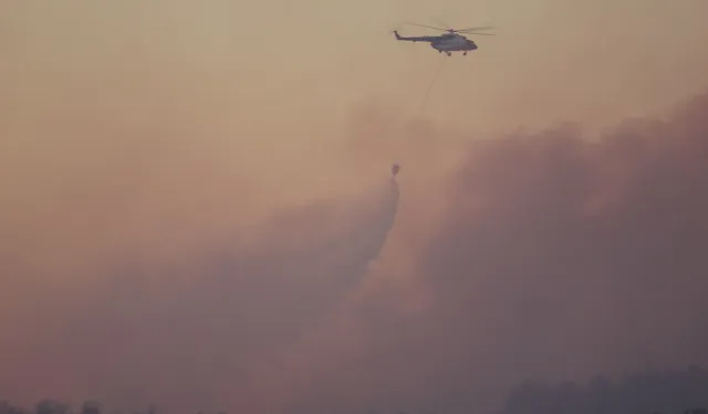 Çanakkale'de Kontrol Altına Alınamayan Orman Yangınına Havadan Müdahale Yapılıyor