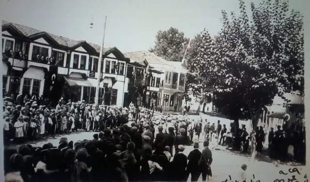İnegöl Uçağı ve Tayyare Bayramı | Maziden Bir Kare