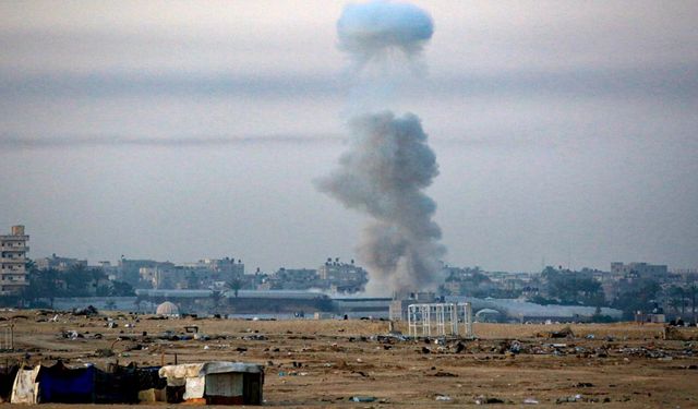 İsrail ordusu, Refah’ta ticari kamyonları bekleyenlerin üzerine ateş açtı: 8 ölü