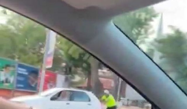 Böyle rahatlık görülmedi, trafik polisinin haklı sitemi gülümsetti