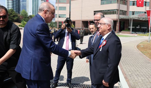 Bakan Güler ve beraberindeki TSK komuta kademesi Cumhurbaşkanı Erdoğan’ı karşıladı