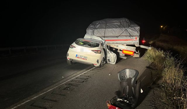 Amasya'da Otomobil Tıra Arkadan Çarptı: ABD'li Aileden 2'si Ağır 5 Kişi Yaralandı