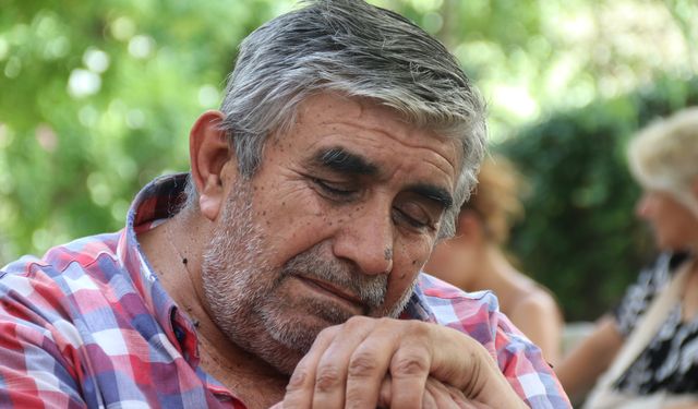 36 yıldır oturarak uyuyan adam: “Herkes yattıktan sonra gece çocuk gibi ağlıyorum”