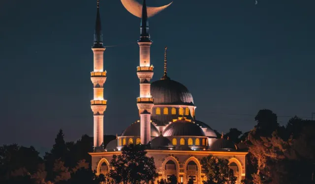 Mübârek Gün ve Gecelerin Listesi | İslam'da Kandiller ve Mübarek Geceler!