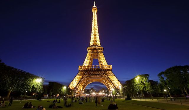 Paris'in Sembolü Eyfel Kulesi Neden Bu Kadar Seviliyor?