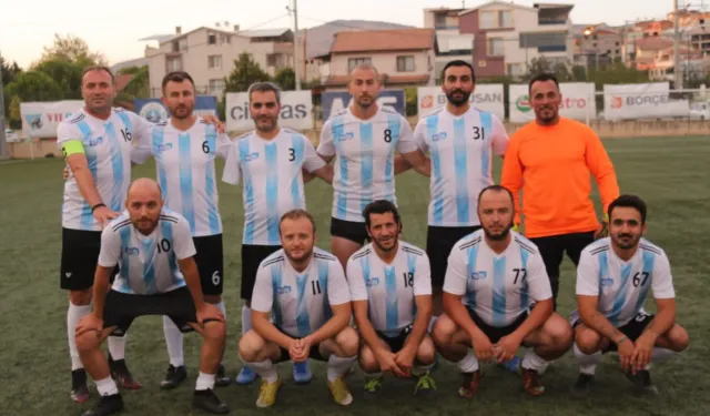 Futbol Aşkı Engel Tanımıyor! Sahada Fırtına Gibi Esiyor