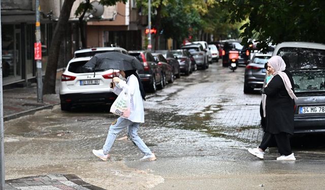 İstanbul'da aralıklarla sağanak etkili oluyor