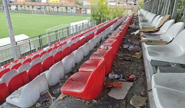 İnegöl'deki Kurtuluşspor Tribünleri İçler Acısı! Gündem: Temizlik Sorunu