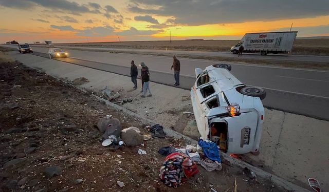 Kilis’te takla atan otomobilde can pazarı