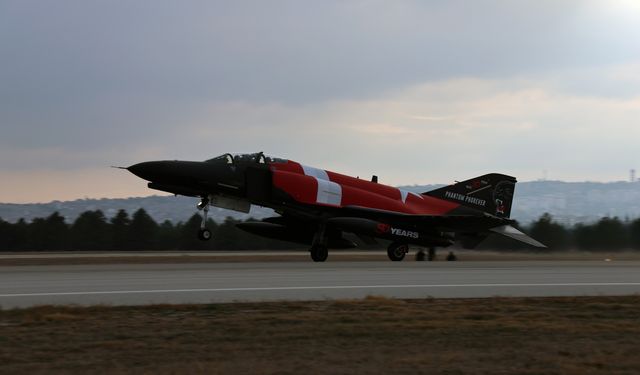 10 tane F-4E Phantom uçağıyla ‘fil yürüyüşü’ yapıldı