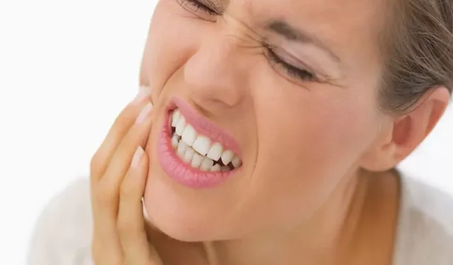 Uyurken Diş Sıkmak Neden Olur?