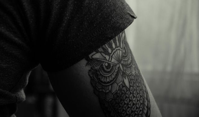 Dövmesi bulunan kişinin namazı kabul olur mu? Dövmesi olan kişinin boy abdesti olur mu?