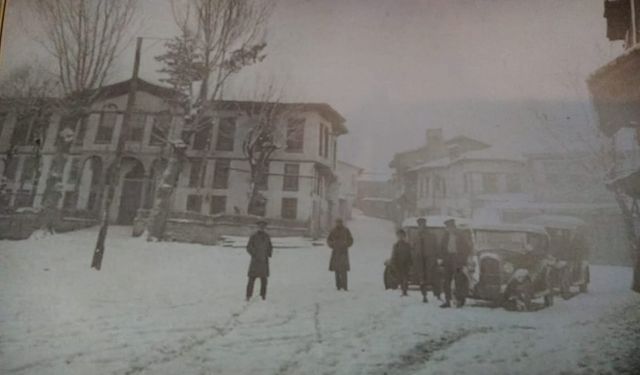 İnegöl’ün 5 Bin Yıllık Merkezinden Tarihi Bir Kare | İnegöl Maziden Bir Kare