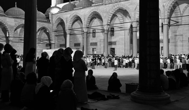 Teravih Namazı 8 Rekat Kılınabilir mi? Teravih Namazı Kaç Rekattır?