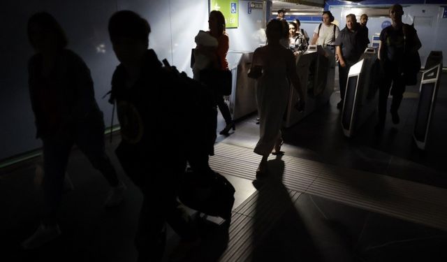 Avrupa'da Elektrik Krizi: İspanya ve Portekiz’de Tren ve Metro Seferleri Durdu!