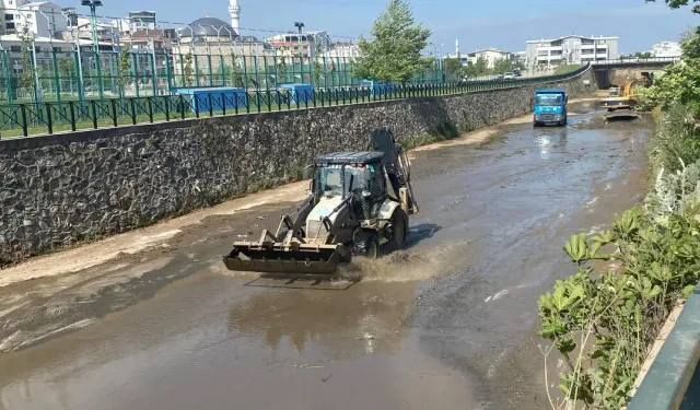 Büyükşehir’den Mandıras Deresi’nde Yaz Temizliği