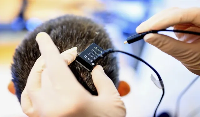 Zihin Okuyan Cihaz Gerçek Oldu: Düşünceleri Anında Sese Dönüştürüyor