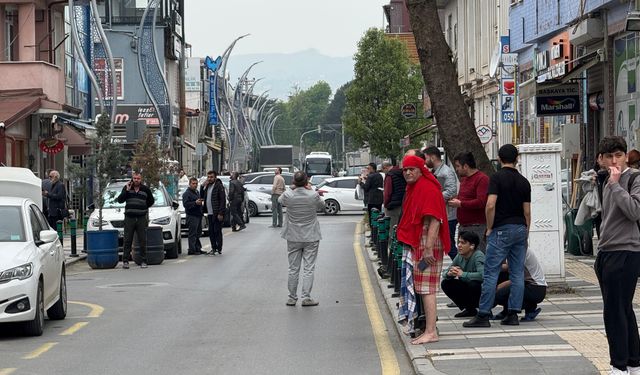 Sakarya Valiliği'nden Deprem Açıklaması: "Herhangi Bir Olumsuzluk Bildirilmedi"