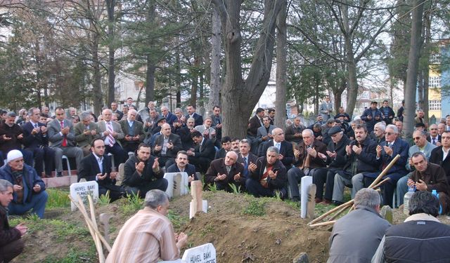 Cenazede Çay ve Yemek Dağıtmak Doğru mu? Mezarlıkta Pide İkram Etmek Caiz mi?