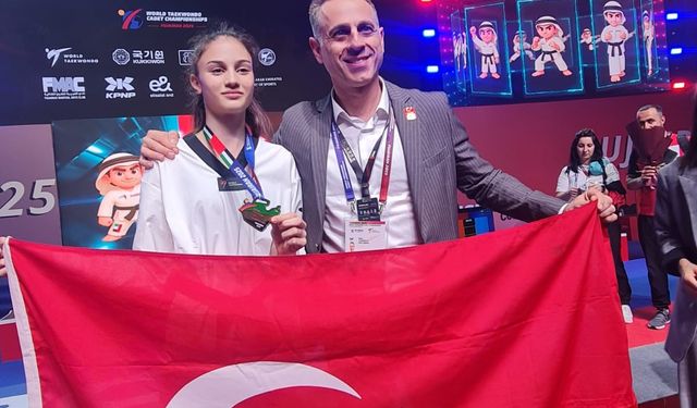 Milli sporcu Sena Yılmaz, taekwondoda dünya şampiyonu oldu!