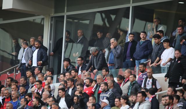 Sivasspor’da Taraftar İsyanı: “Yönetim İstifa” Sloganları Tribünleri İnletti