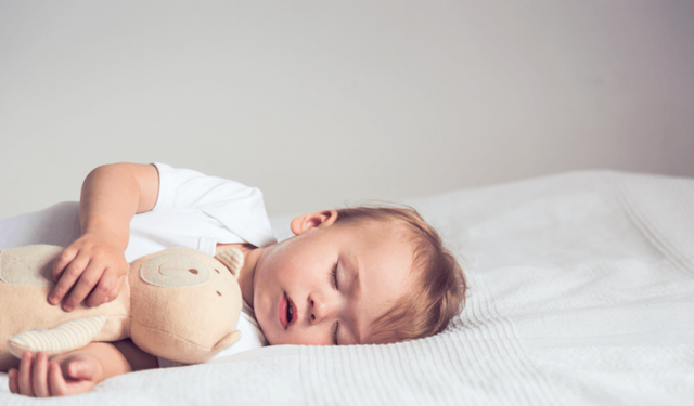 Uykusunda korkan çocuklar için hangi dualar okunur? İşte gece korkan çocuklara okunacak dualar