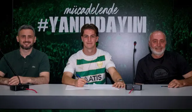 Bursaspor, Ahmet Efe Çakmakkaya ile Profesyonel Sözleşme İmzaladı