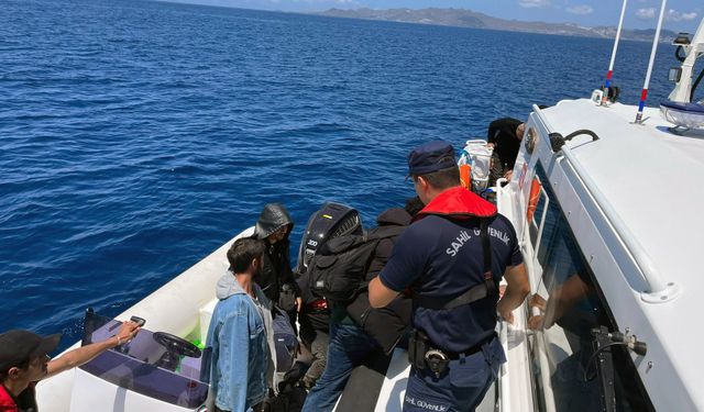 Datça Açıklarında Yunanistan'ın Geri İttiği 10'u Çocuk 33 Göçmen Kurtarıldı