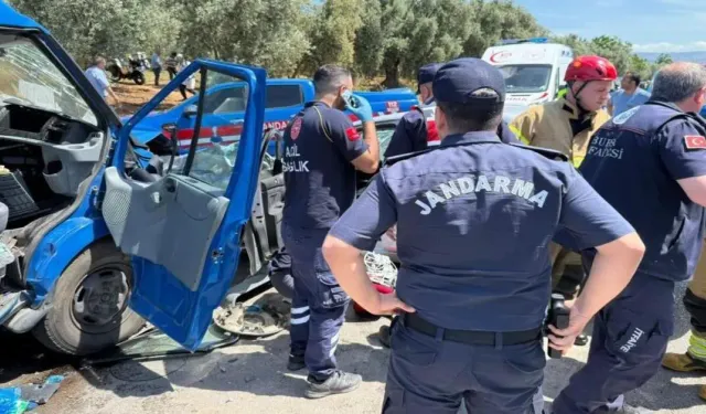 Bursa'da Hatalı Sollama Can Aldı: Otomobil Jandarma Aracıyla Çarpıştı, 1 Ölü 2 Yaralı