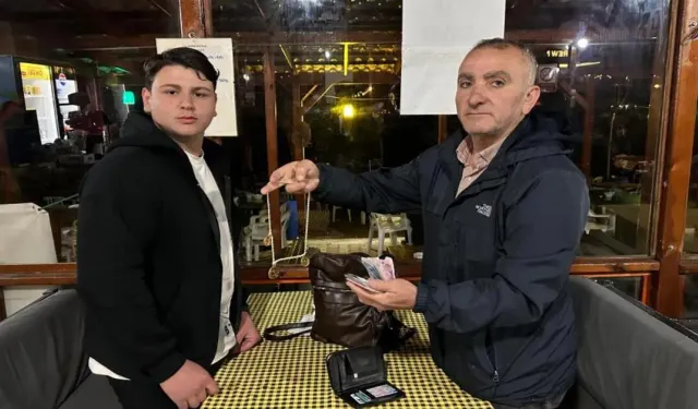 İznik'te Duyarlı Esnaf Altın Dolu Çantayı Sahibine Teslim Etti