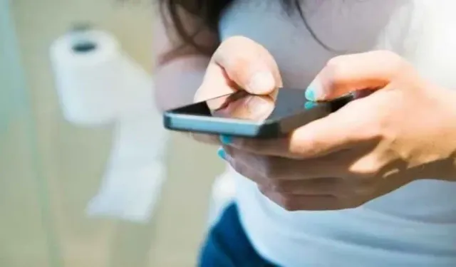 Tuvalette Telefon Kullanmak Basur Yapıyor Olabilir mi? Yeni Araştırma Yüzde 46'lık Artışı Ortaya Koydu!