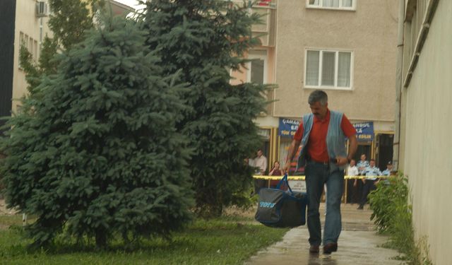 Bomba Uzmanları Geldi, İnegöl Hükümet Konağı Karıştı