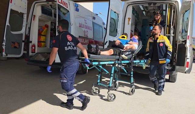 İnegöl'de Otomobilin Çarptığı Motosiklette 2’si Çocuk 3 Kişi Yaralandı
