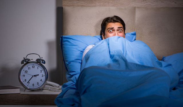 Korkuyla Uyanmak, Rüya mı, İşaret mi? Aniden Korkarak Uyanmanın Sebepleri Nelerdir?