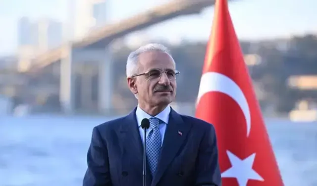 Bakan Uraloğlu Açıkladı! Türkiye Sosyal Medyada Haftada Kaç Saat Geçiriyor? Açıklanan Rakamlar Dikkat Çekti