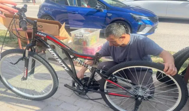 Bursa’da Seyyar Bisikletçi Yazla Birlikte Mahalle Mahalle Hizmet Veriyor