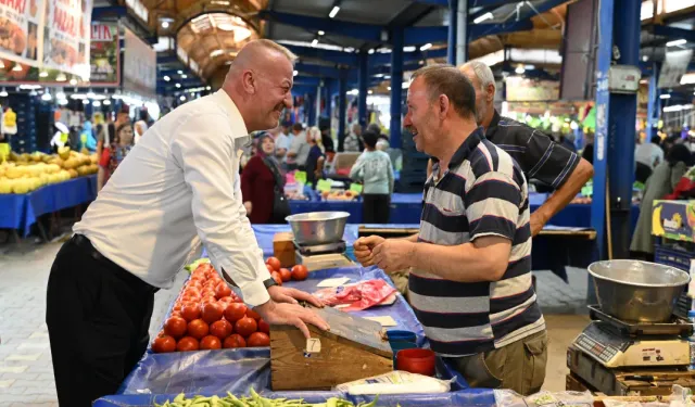 Başkan Fatih Karabatı pazaryerinde esnaf ve vatandaşlarla buluştu