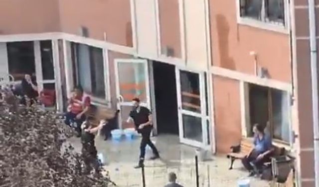 Engelli bireylerle görevlilerin su savaşı kamerada